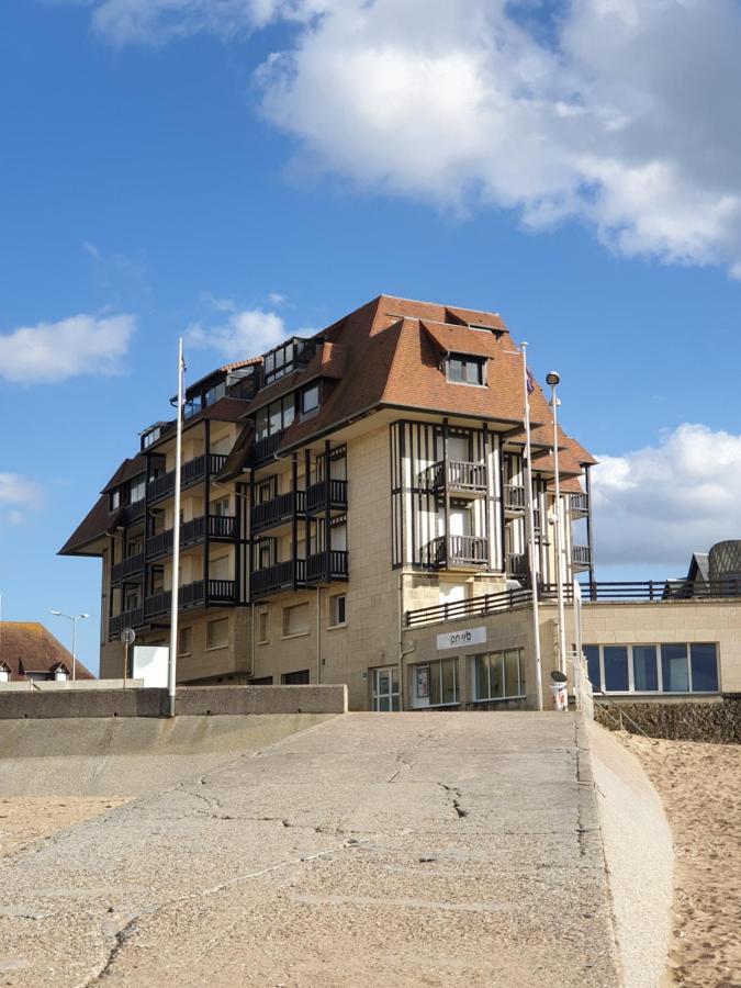 M2M Studio avec balcon - vue magnifique face campagne et côté mer - les pieds dans l eau! Blonville-sur-Mer Extérieur photo