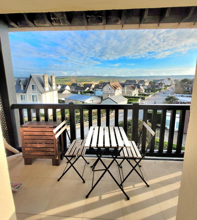M2M Studio avec balcon - vue magnifique face campagne et côté mer - les pieds dans l eau! Blonville-sur-Mer Extérieur photo