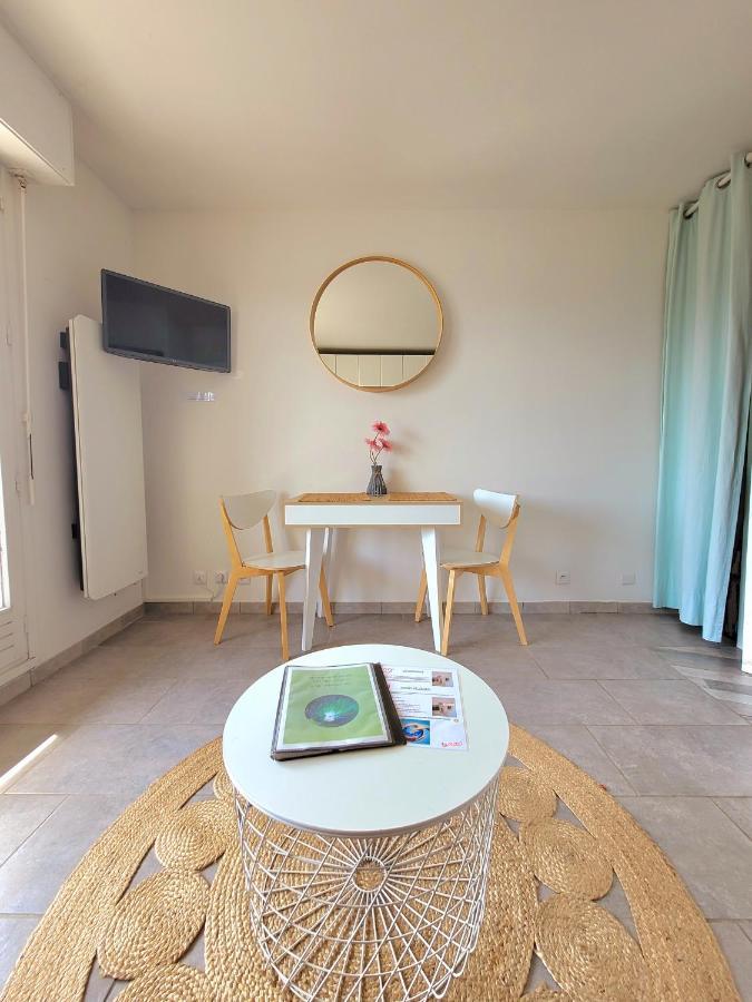 M2M Studio avec balcon - vue magnifique face campagne et côté mer - les pieds dans l eau! Blonville-sur-Mer Extérieur photo
