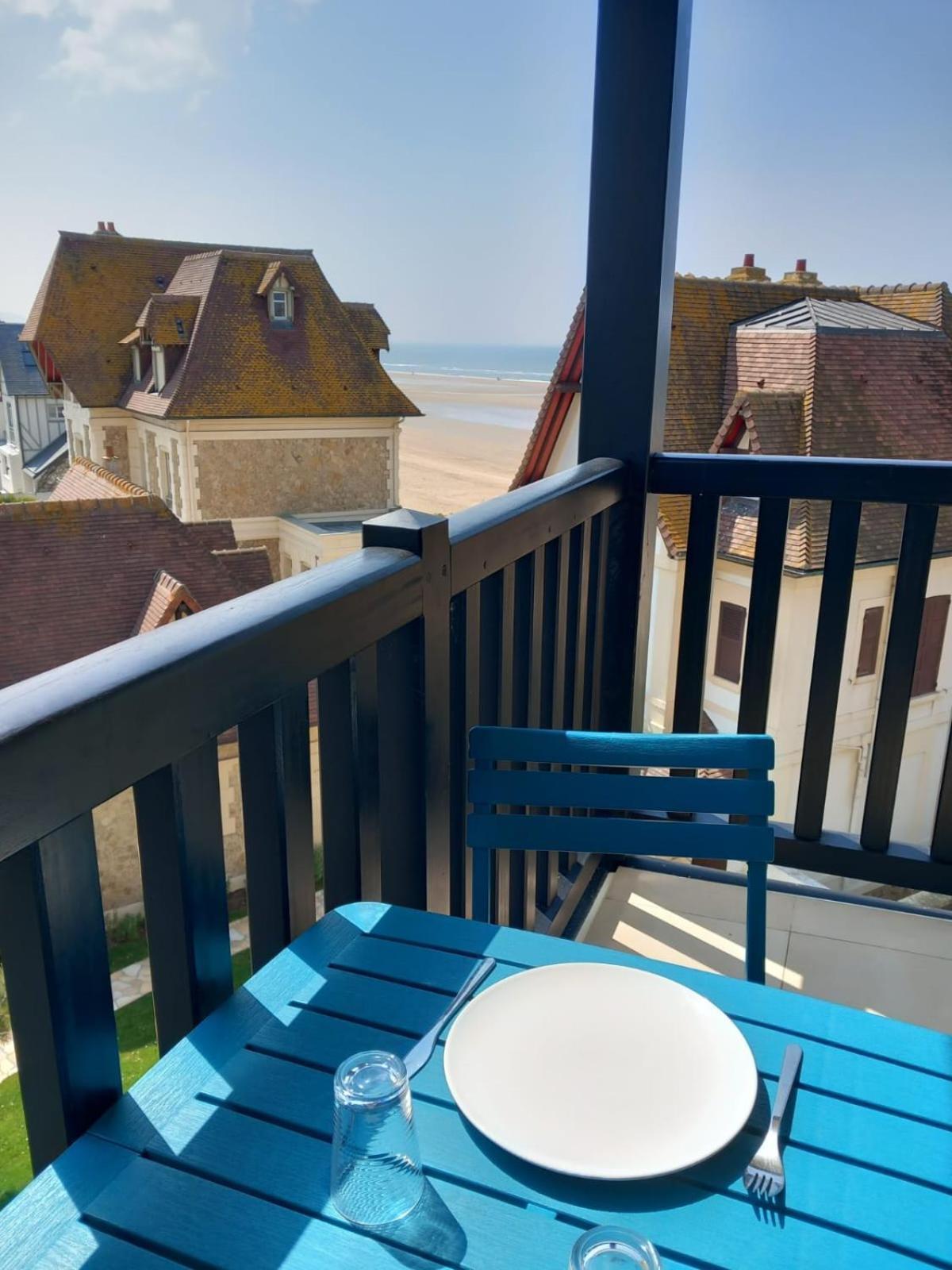 M2M Studio avec balcon - vue magnifique face campagne et côté mer - les pieds dans l eau! Blonville-sur-Mer Extérieur photo